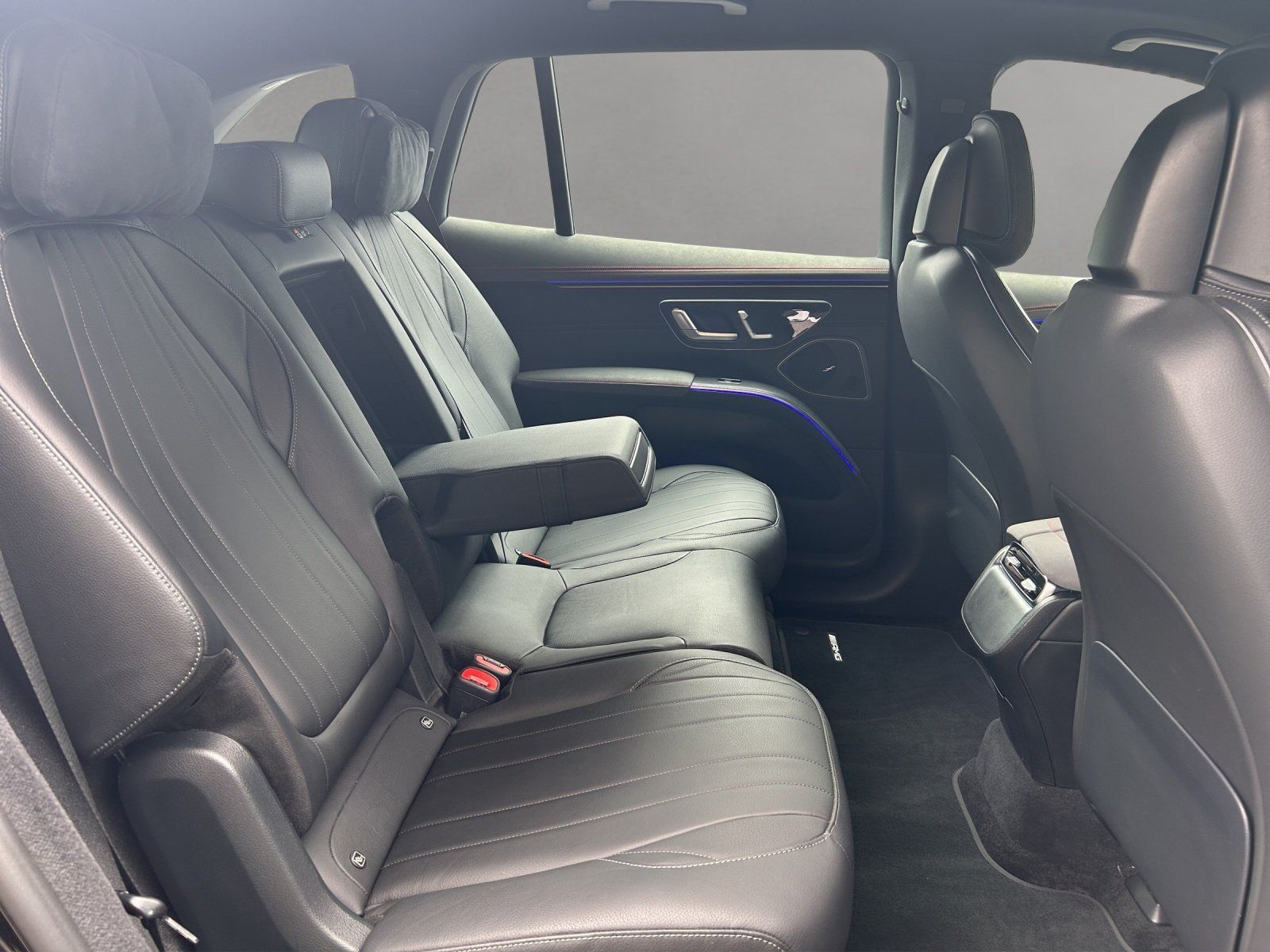 Fahrzeugabbildung Mercedes-Benz EQS450+ SUV AMG Advan 22" Pano AHK KeyGo TV 360°