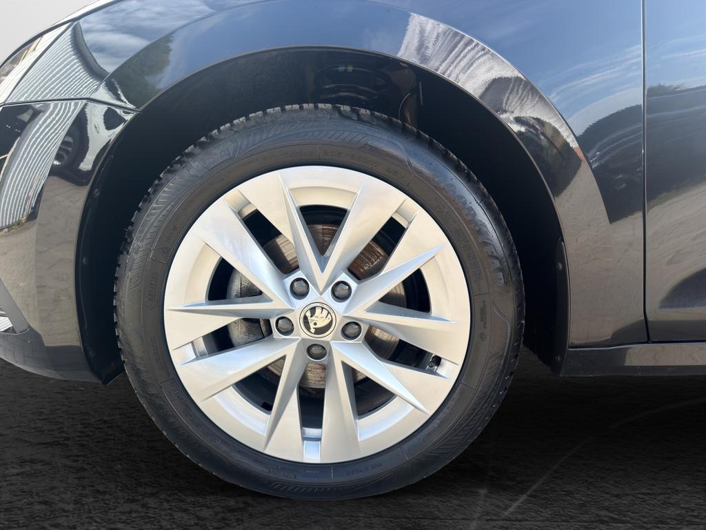 Skoda Octavia 2023 г. Чёрный, пробег 44741 км