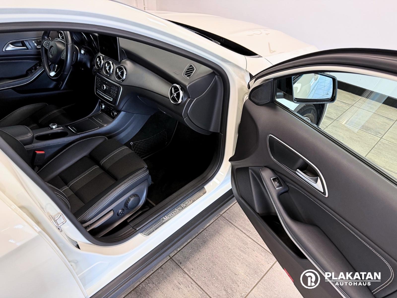 Mercedes-Benz GLA 200 AMG Night Packet Panorama Memory
