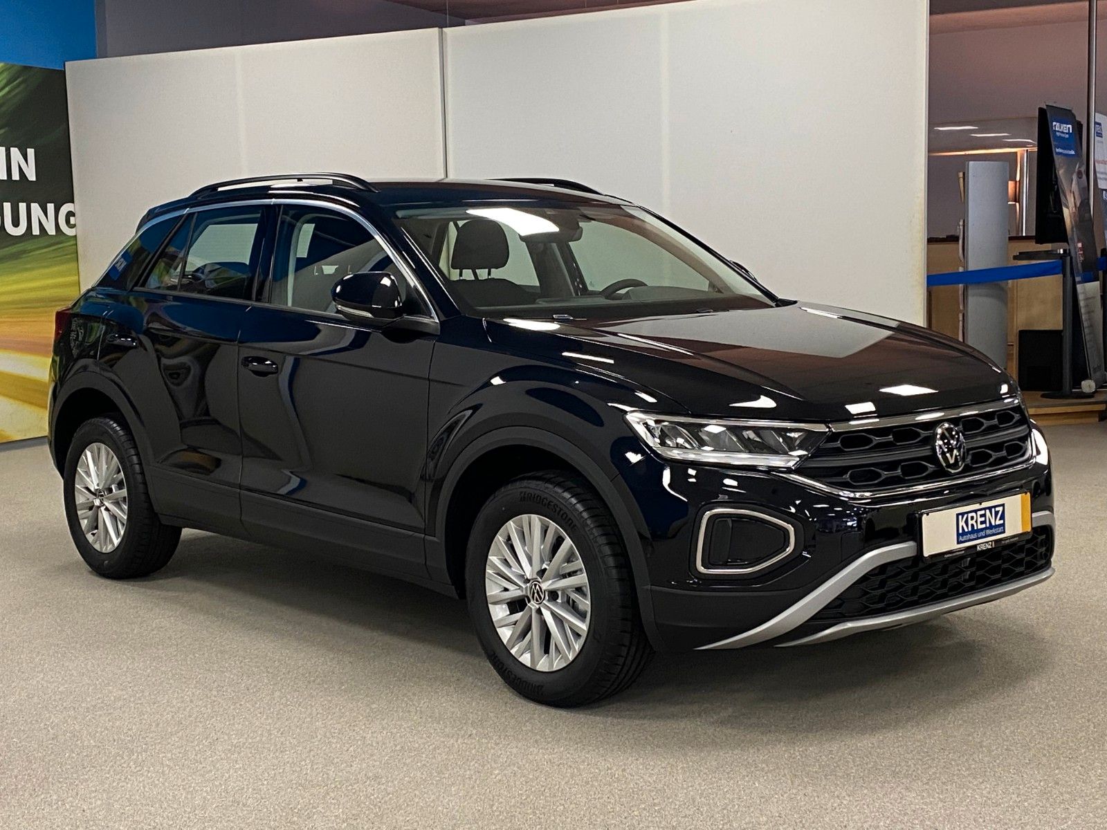 Fahrzeugabbildung Volkswagen T-Roc 1.5 TSI Life+KAMERA+ready2Discover+LED+16"