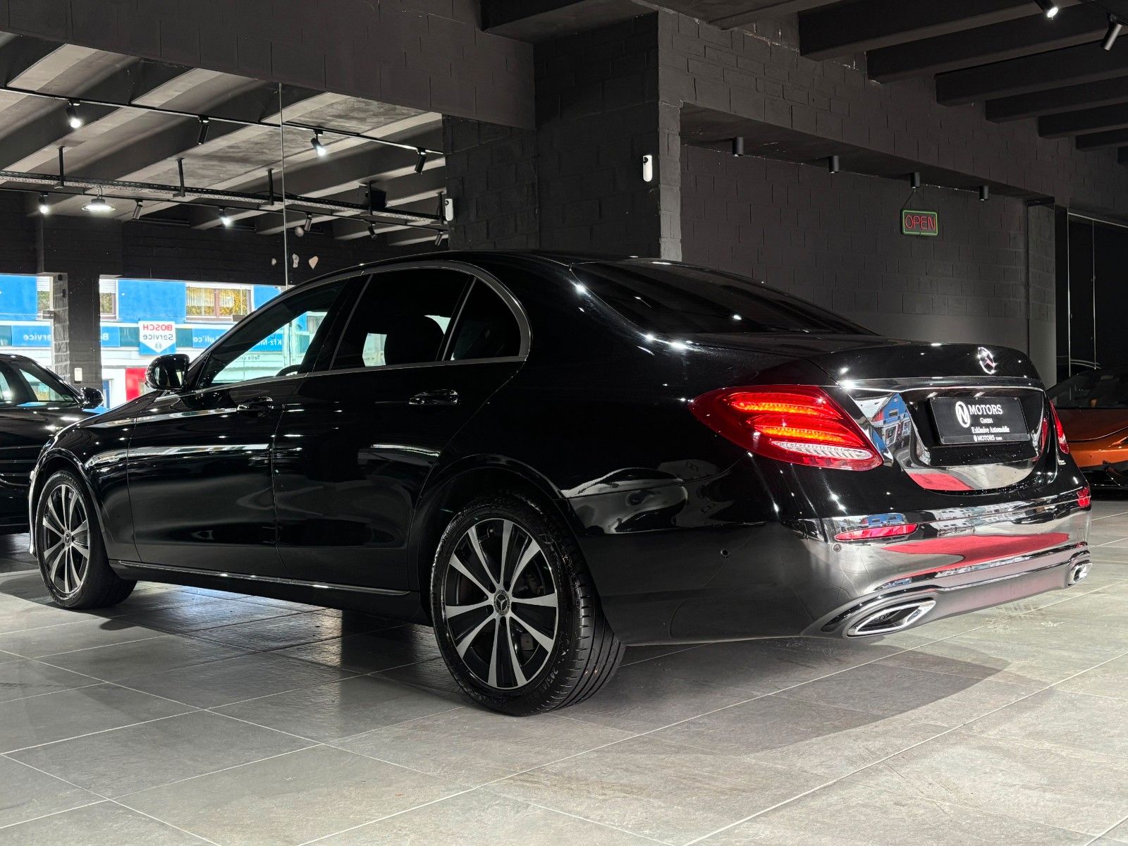 Fahrzeugabbildung Mercedes-Benz E 220d *Ambiente*Kamera*ACC*LED*SHZ