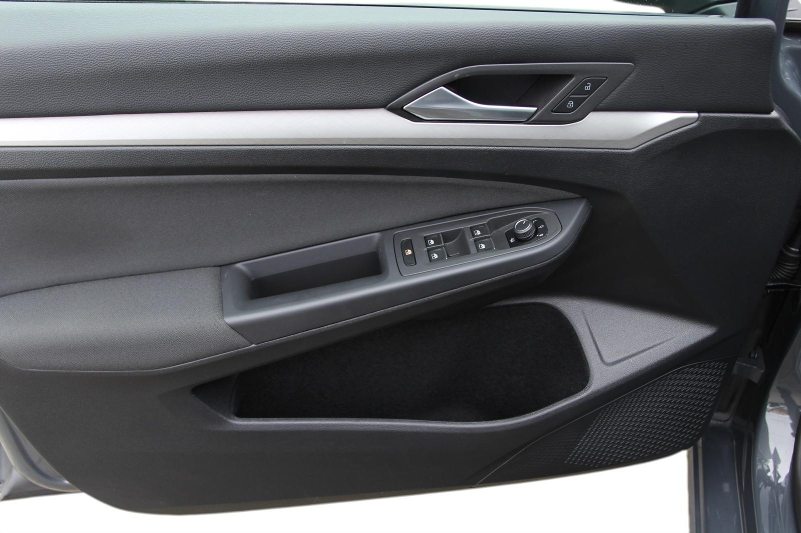 Volkswagen Golf VIII Variant Life DSG 2,0TDi/LED/Alu/1.Hand, миниатюра 17