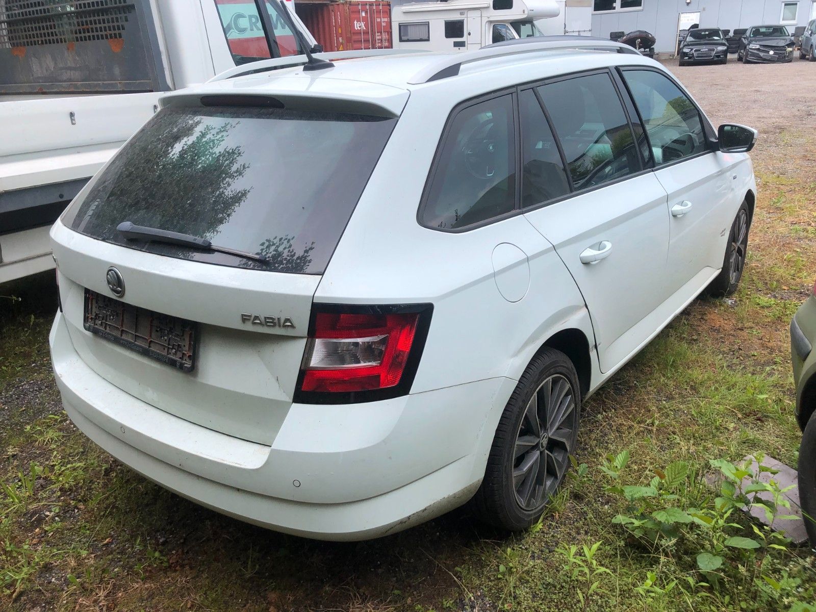Fahrzeugabbildung SKODA Fabia Combi Drive leichter Seitenschaden