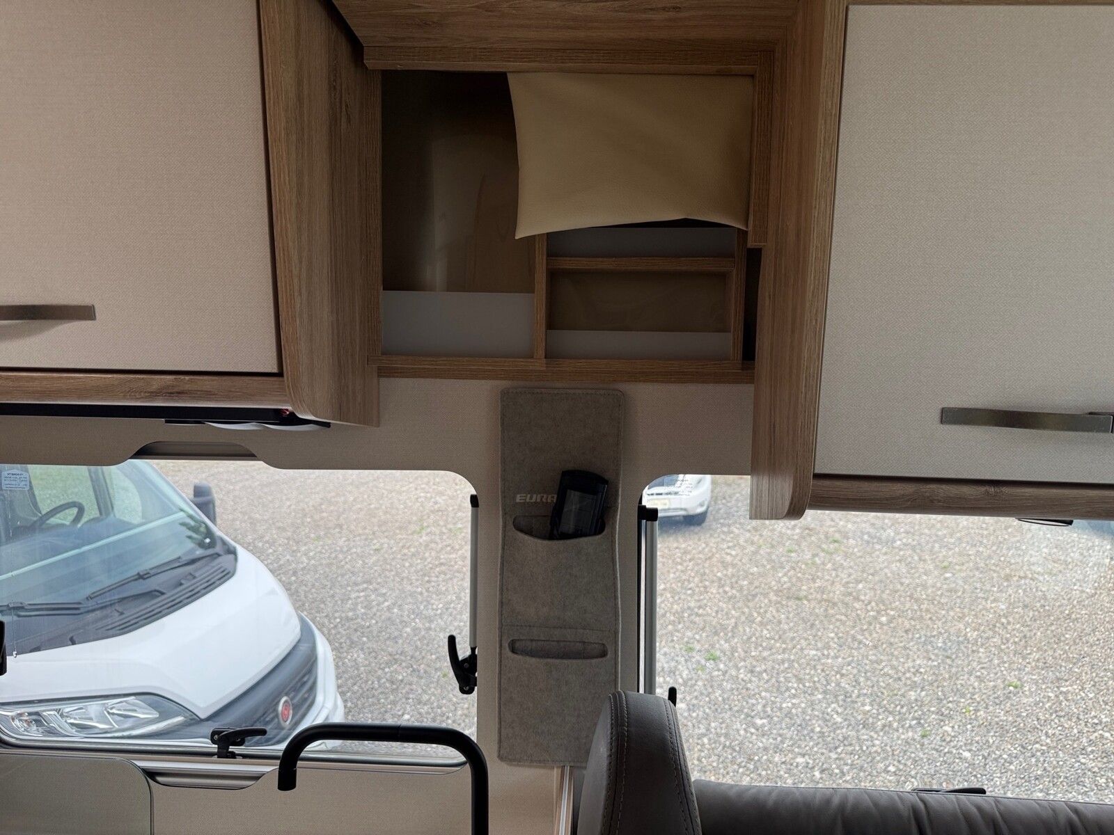 Fahrzeugabbildung Eura Mobil Profila RS PRS 695 EB Dachklima/Mondial/Lithium