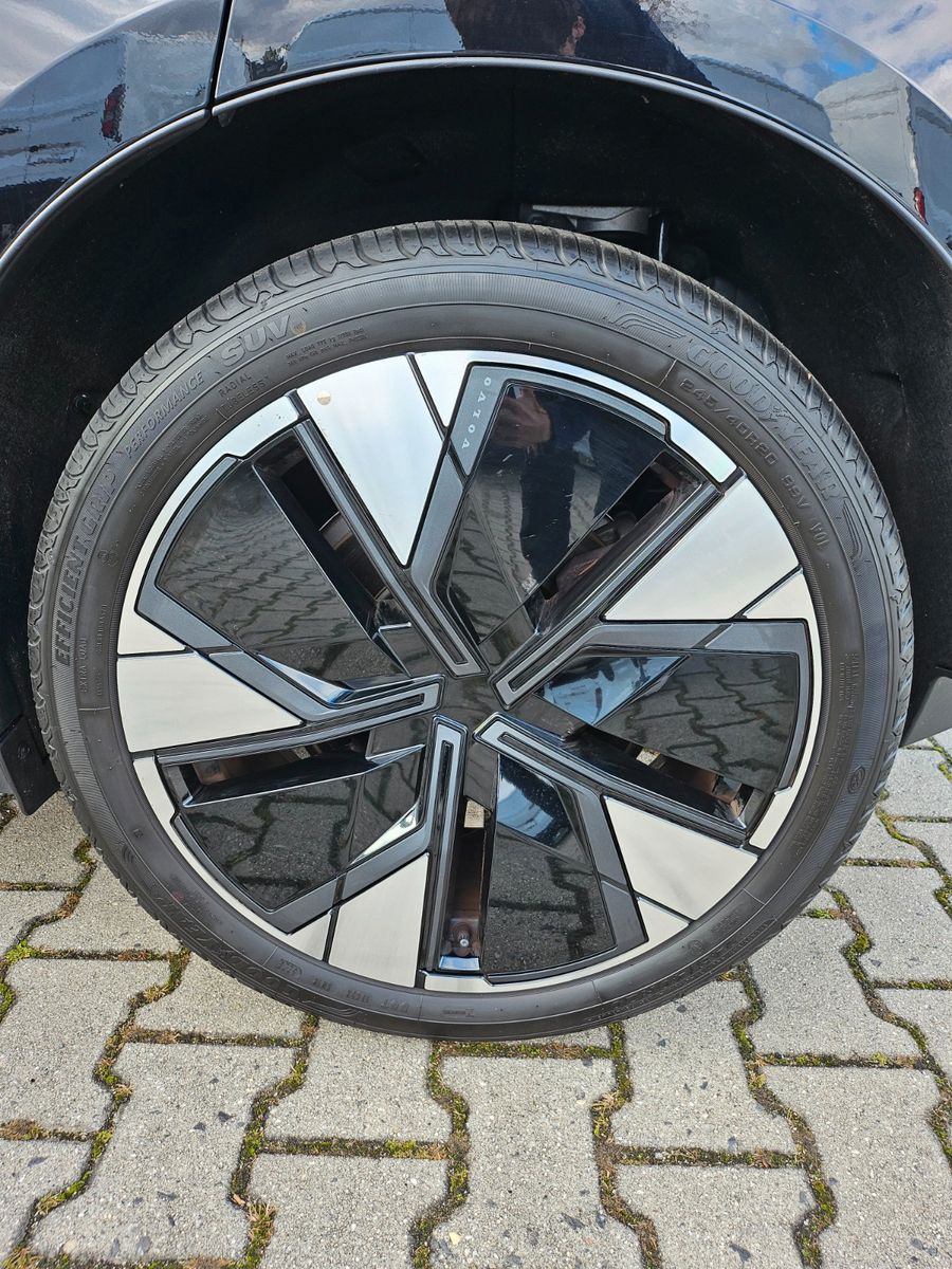 Fahrzeugabbildung Volvo EX30 Ultra 2WD Pure Electric inkl. Winterr.