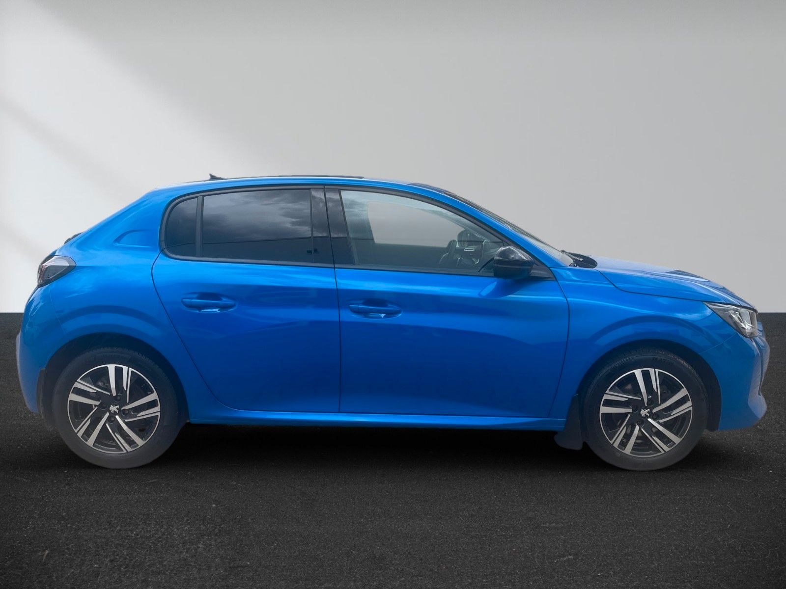 Peugeot 208 PureTech 100 EAT8 Allure – Bild 3