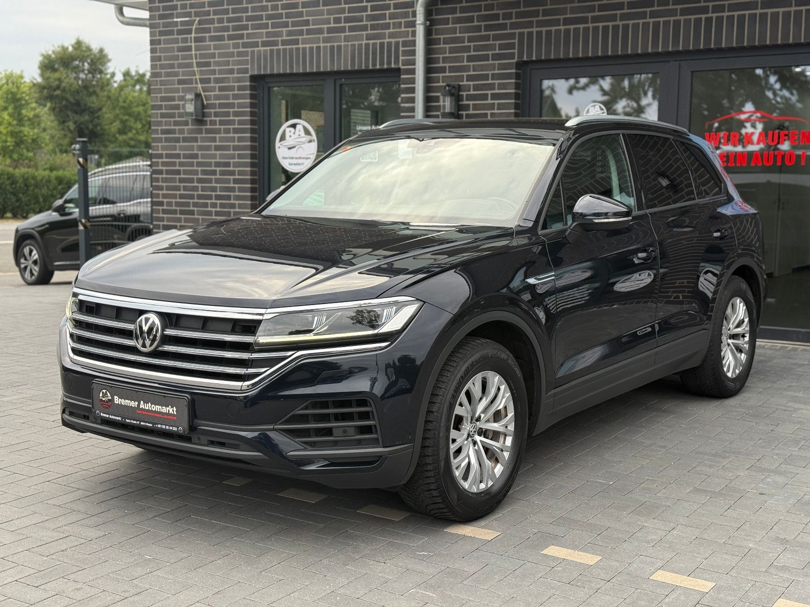 Volkswagen Touareg - 1