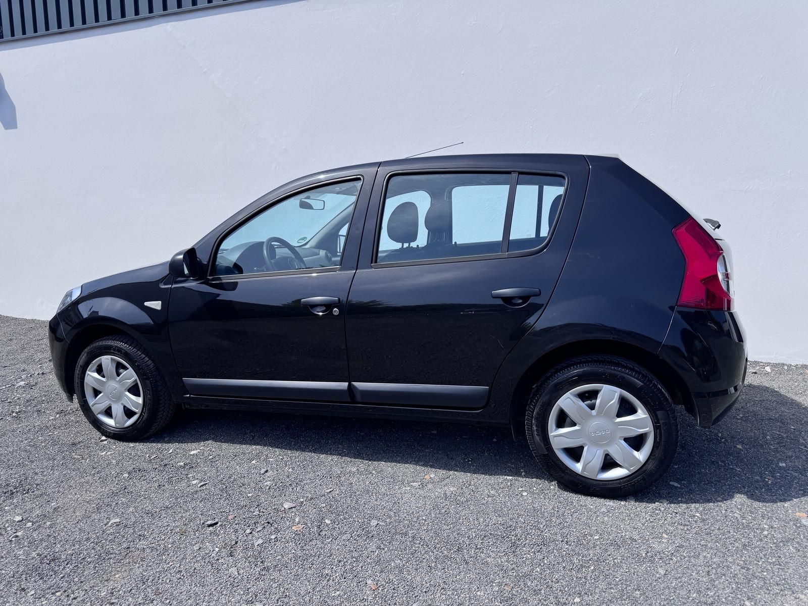 Fahrzeugabbildung Dacia SANDERO 1.4 AMBIANCE/ALLWETTER/SCHECKHEFT/5T