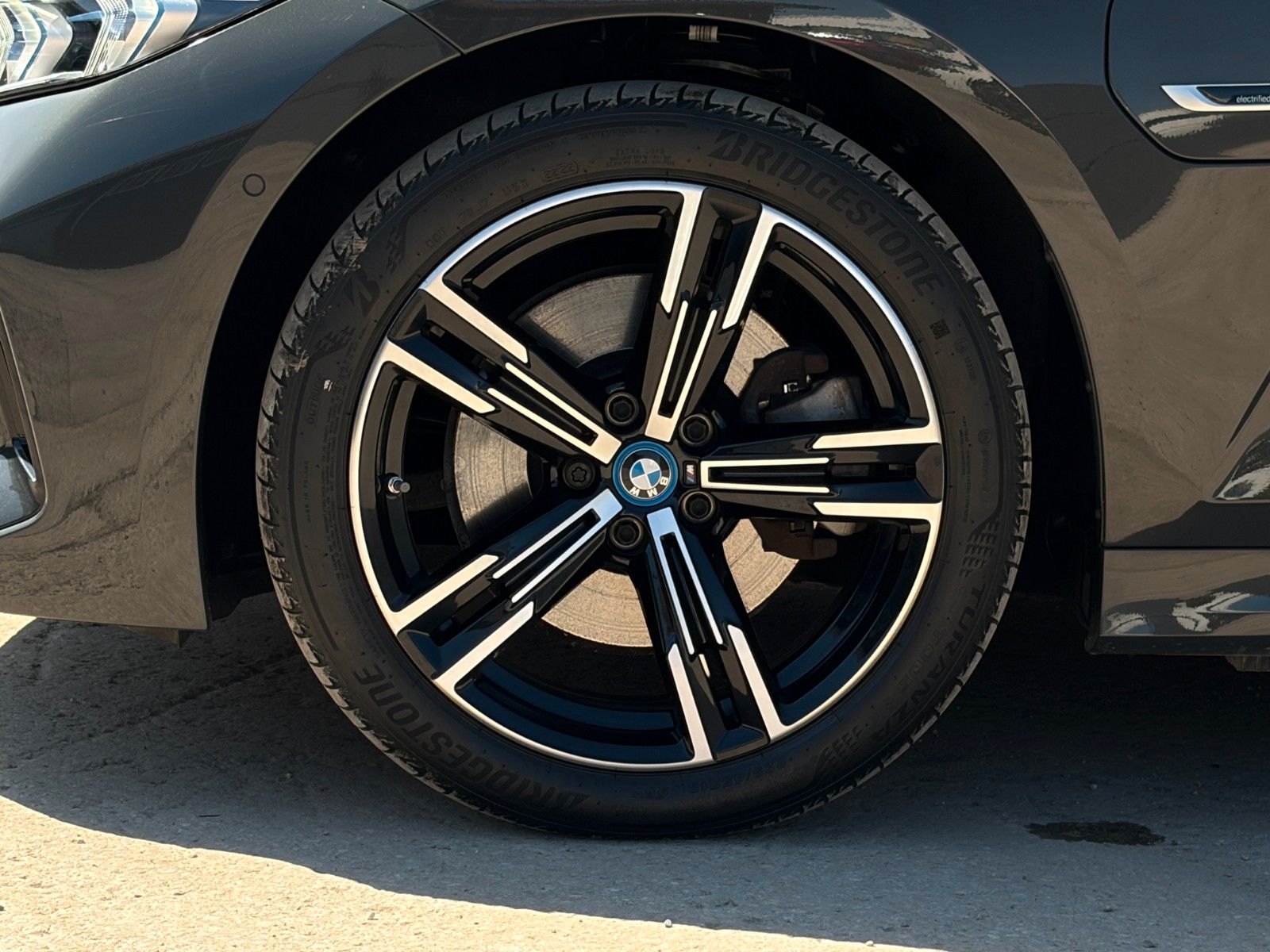 Fahrzeugabbildung BMW 320e Touring M Sport Aero Laser Akustik HUD H&K