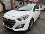 Hyundai i30 Passion Plus Autom Navi PDC Sitz&Lenkradhz. - Hyundai i30: Plus