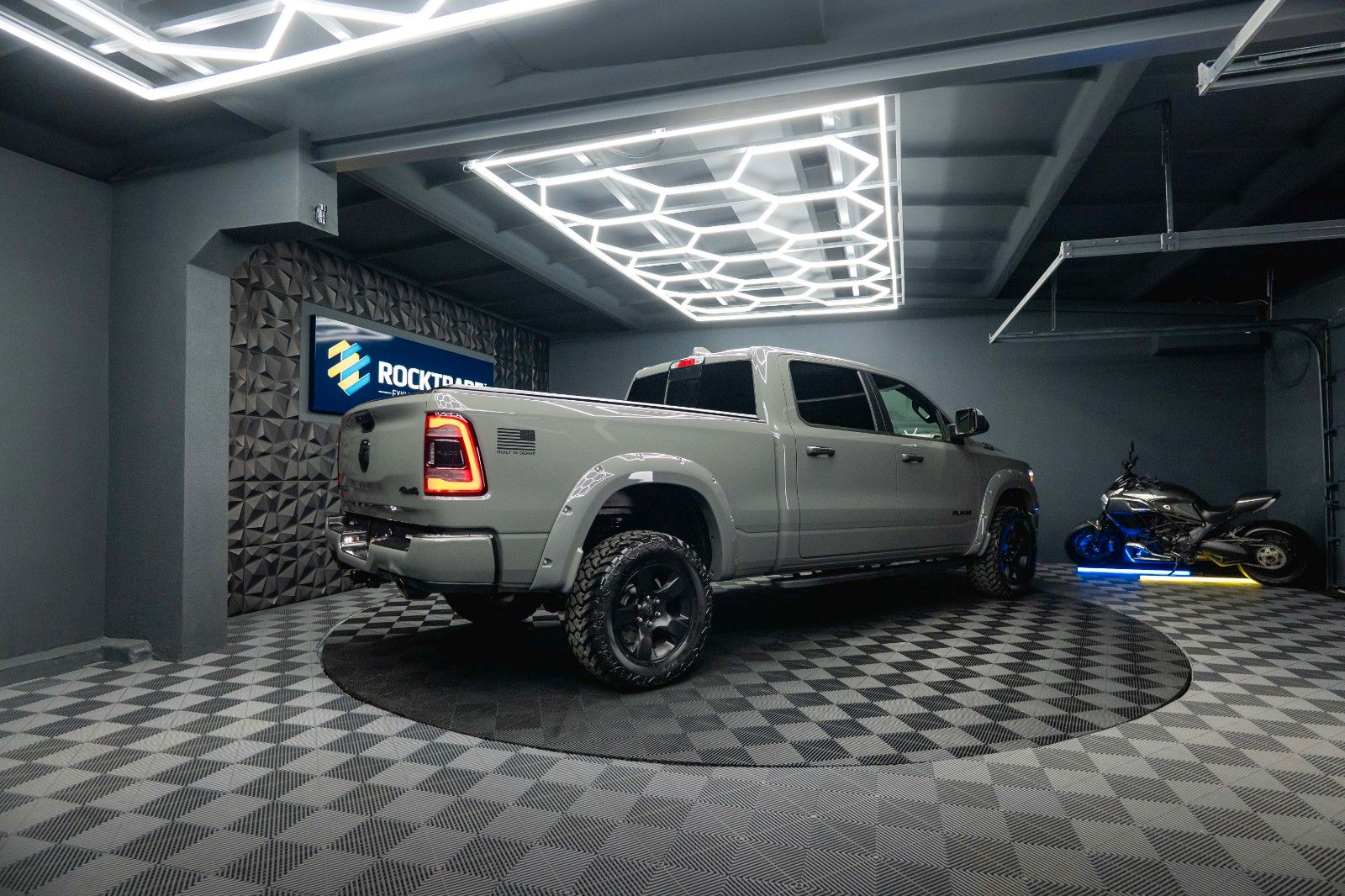 Fahrzeugabbildung Dodge RAM 5.7 V8 HEMI 4x4 Built to Serve LONG AxleLock