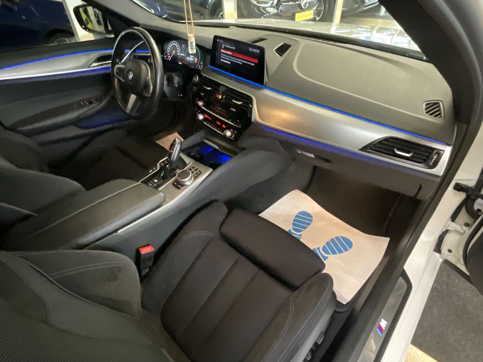 Fahrzeugabbildung BMW 530 e M Sport*Head-Up Display