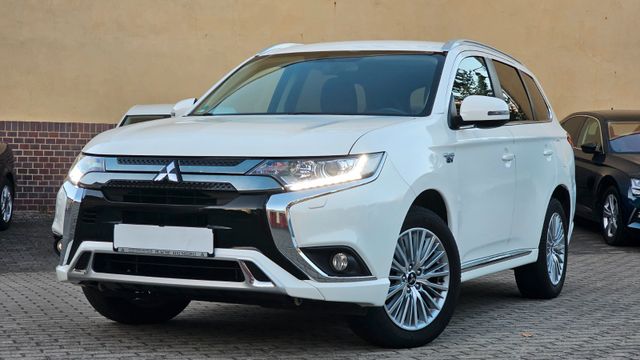 Mitsubishi Outlander PHEV Spirit 4WD *Navi/Stdhzg/Kamera*