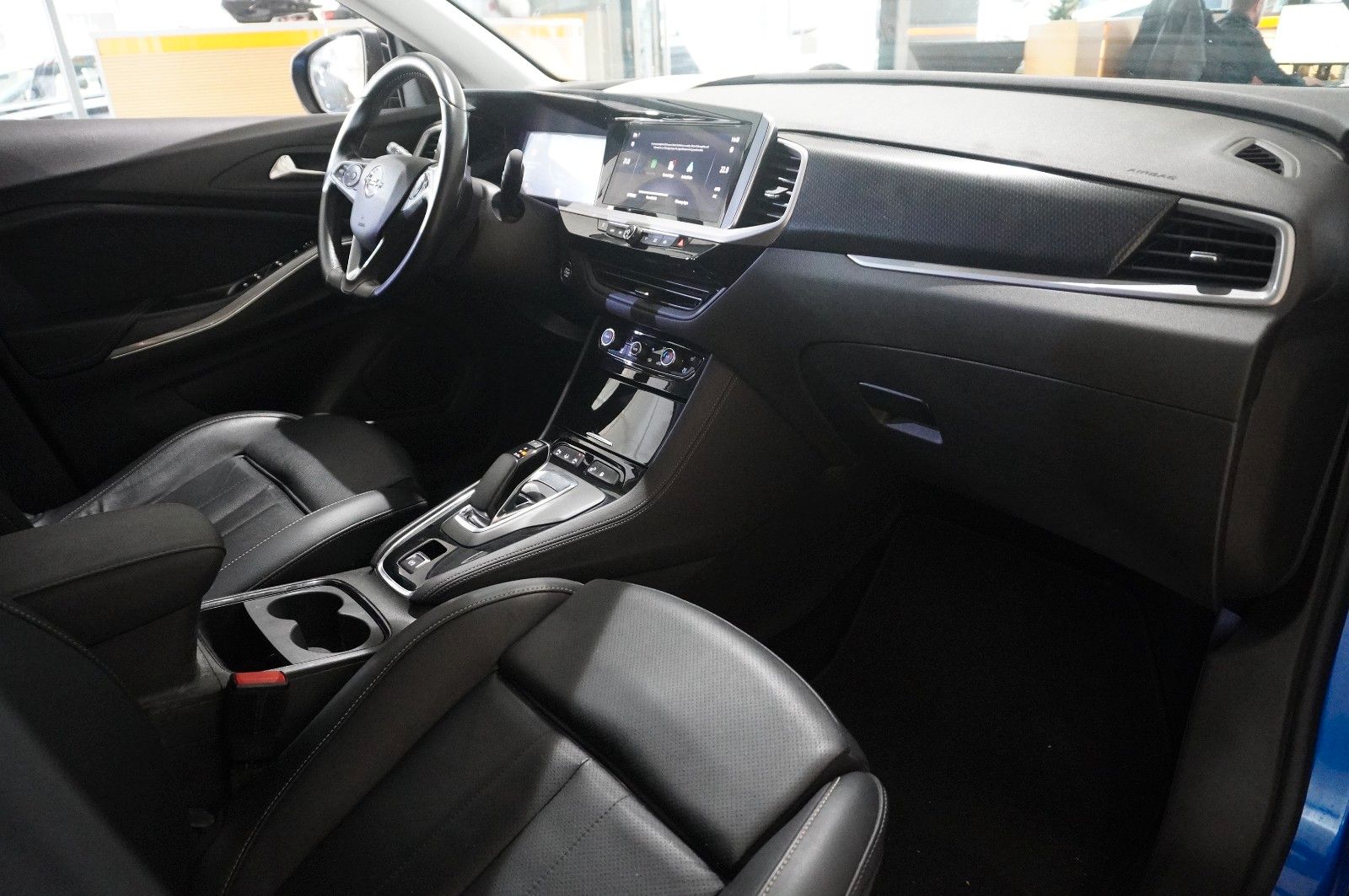 Fahrzeugabbildung Opel Grandland (X) 1.6 HYBRID 4X4 ULTIM. NAVI/360°/SH