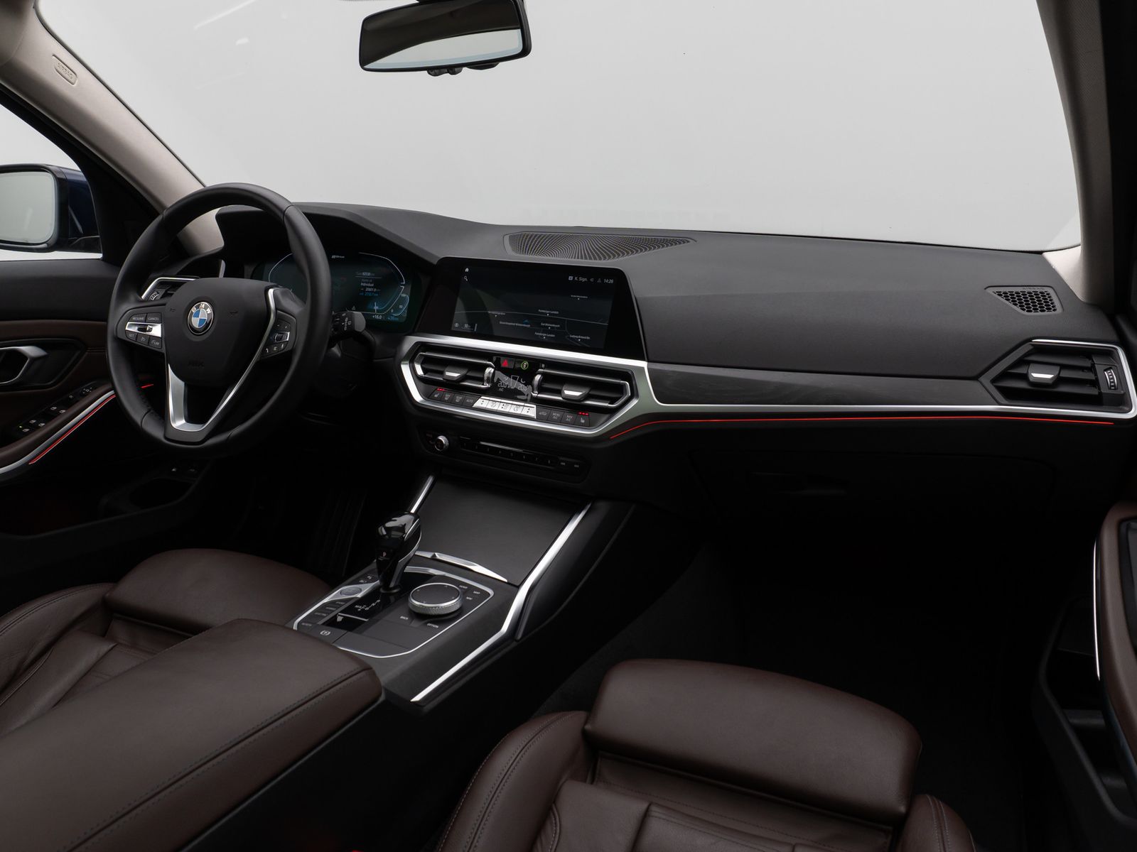 Fahrzeugabbildung BMW 330e Sport Line Panorama HUD DAB HiFi PDC Alarm