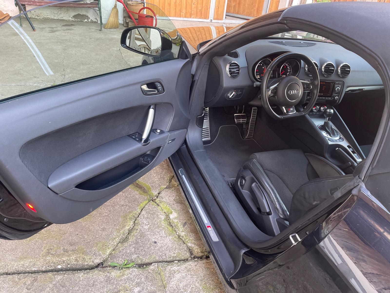 Audi TT Roadster 2.0 TFSI S tronic quattro -