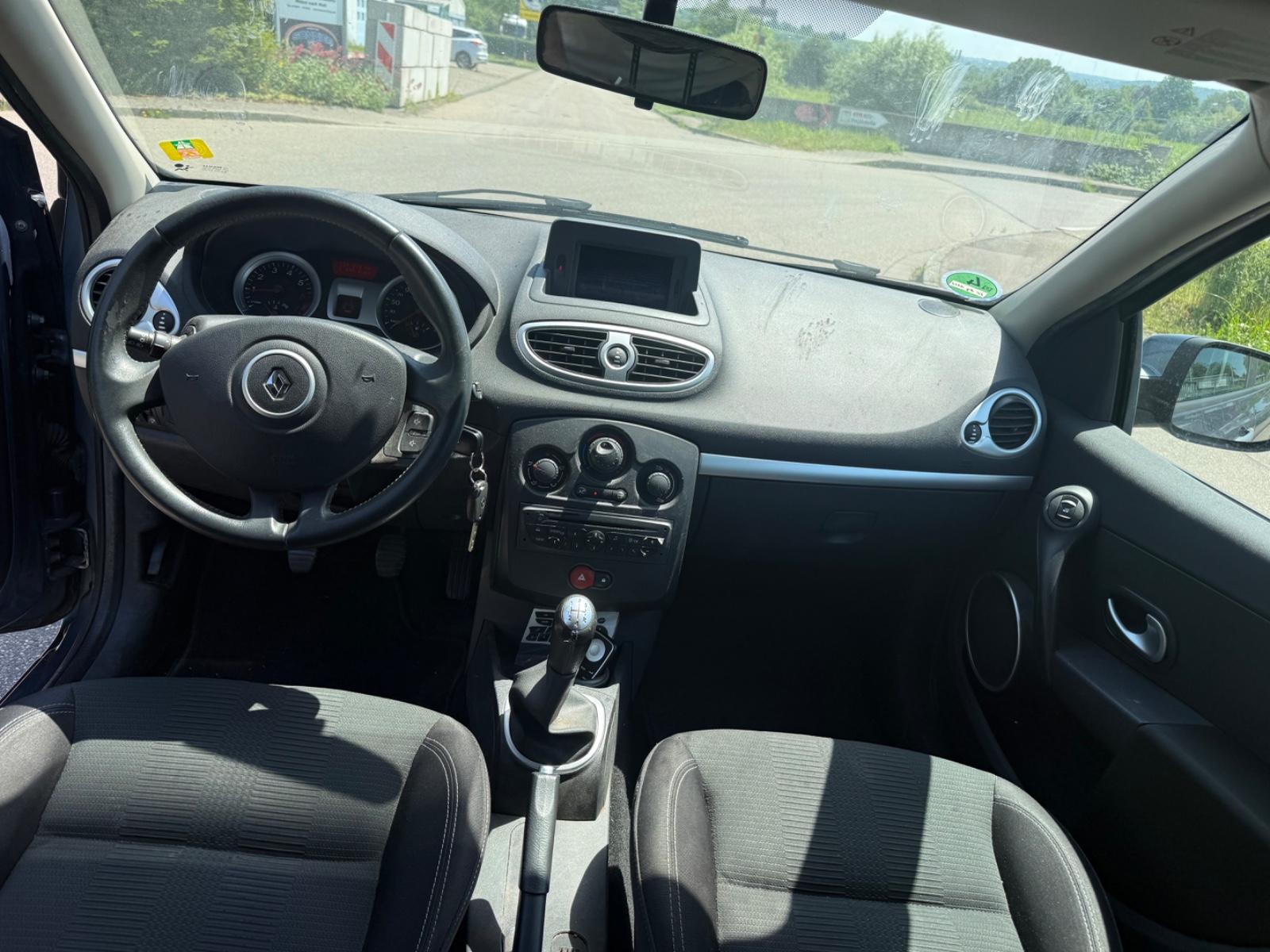 Renault Clio 2010 — photo 11
