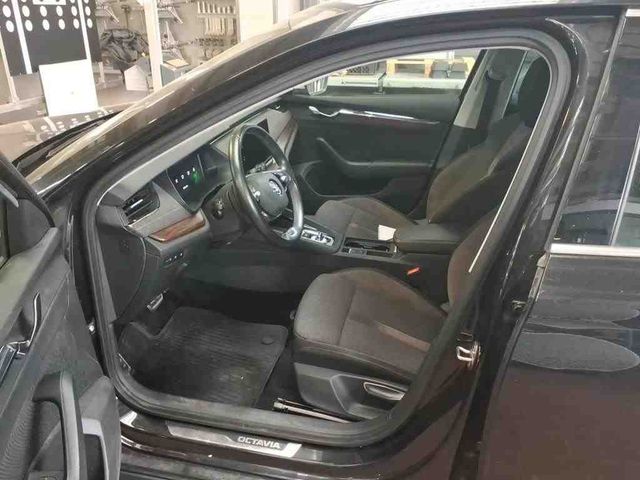 Octavia Combi Scout 2.0 TDI 4x4 DSG*AHK*PANO*