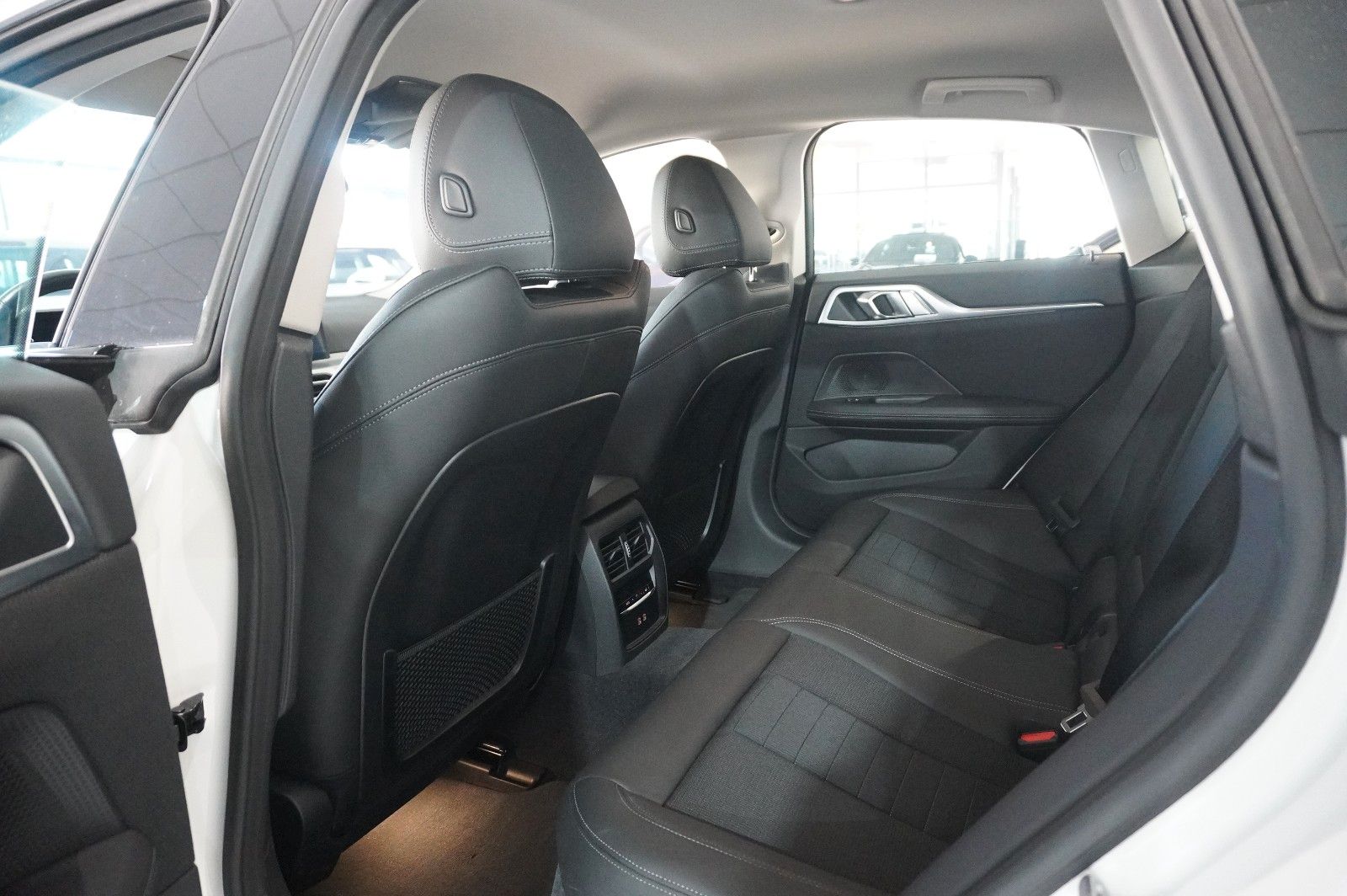 Fahrzeugabbildung BMW i4 Gran Coupe 35 eDrive 70KWH NAVI/KAMERA/SPORT