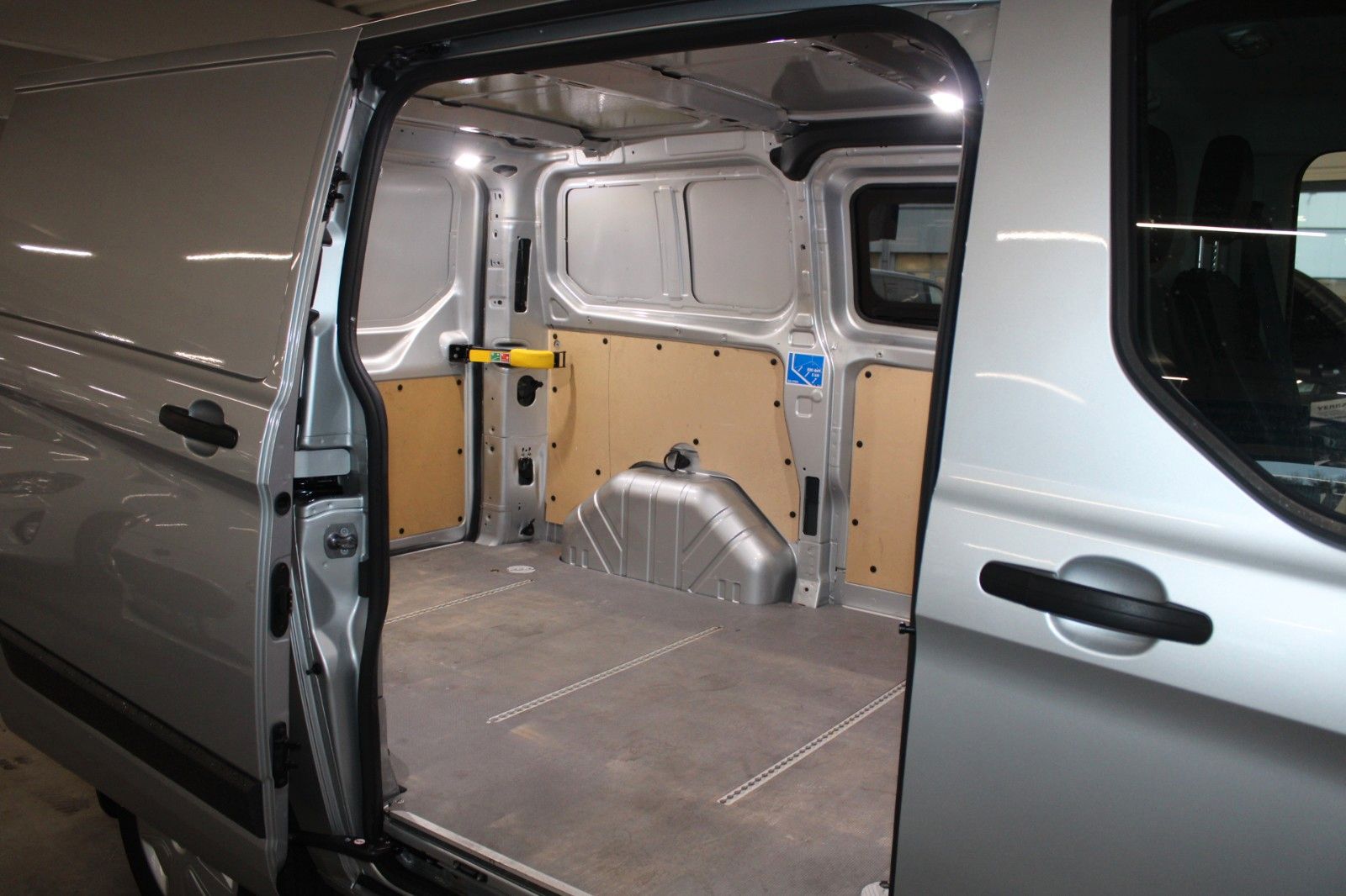 Fahrzeugabbildung Ford Transit Custom TREND KLIMA AHK Dachträger