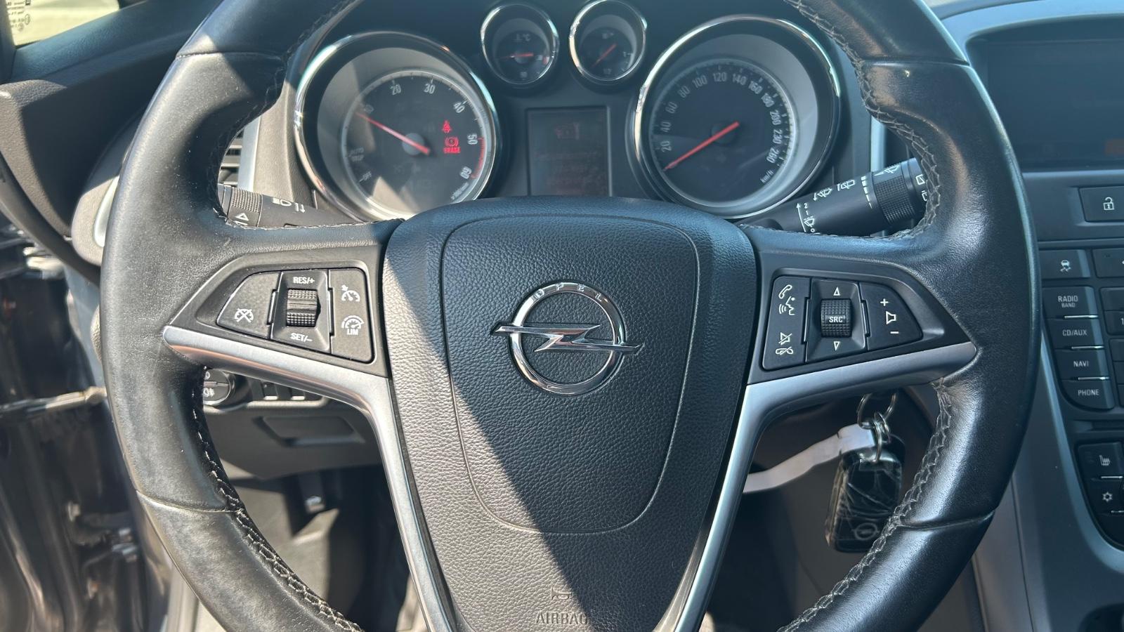 Opel Astra 2012 — photo 15