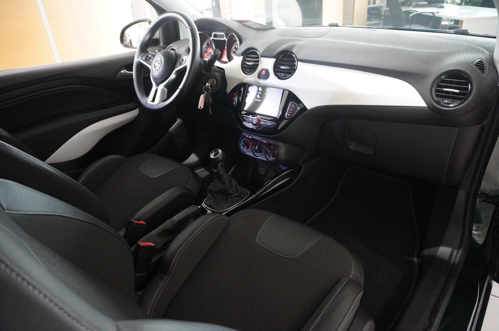 Fahrzeugabbildung Opel Adam 1.4 JAM NAVI/SHZ/PDC/KLIMA/LHZ/TEMP.