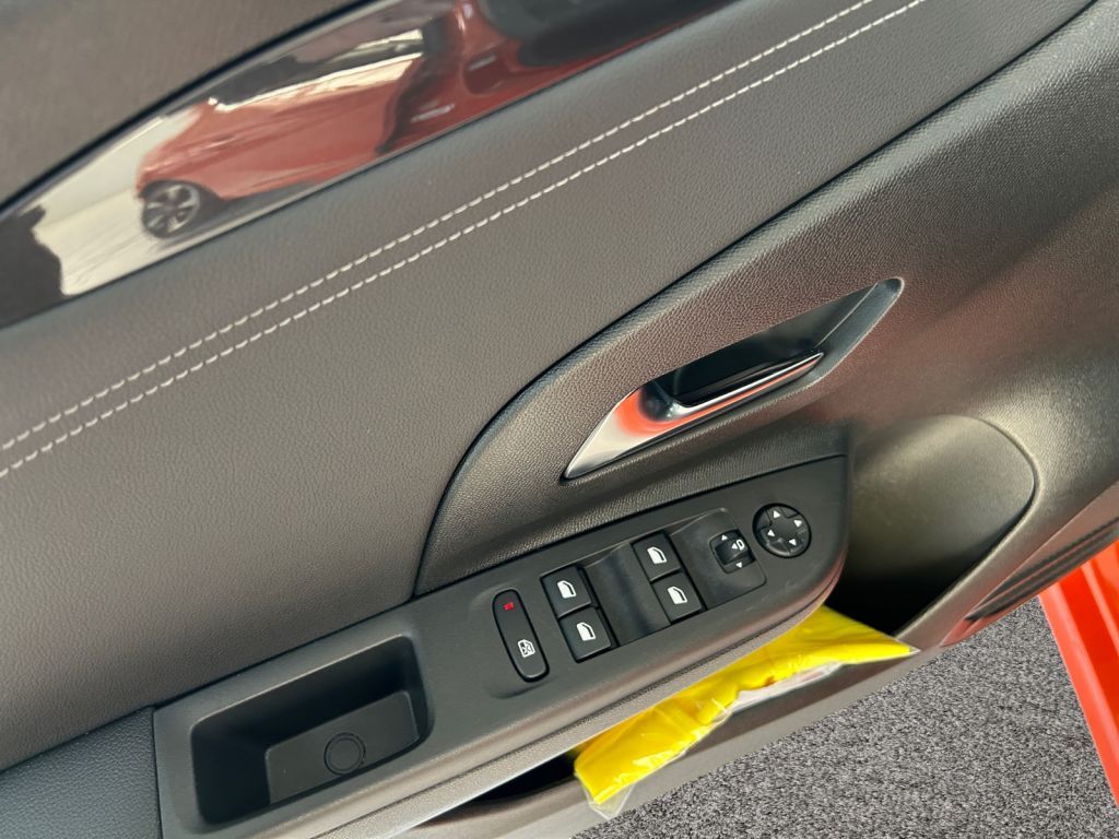 Fahrzeugabbildung Opel Corsa-e Elegance LED-Matrix Navi Parkpilot Sitzh