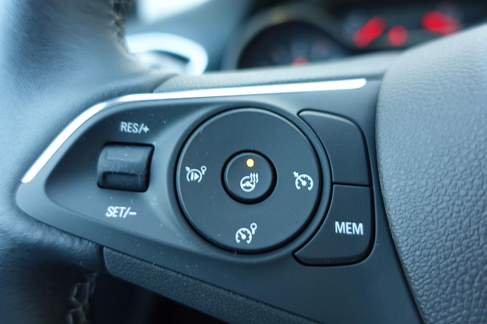 Fahrzeugabbildung Opel Crossland 1.2 Elegance Navi,Sitzh.,PDC,Kamera