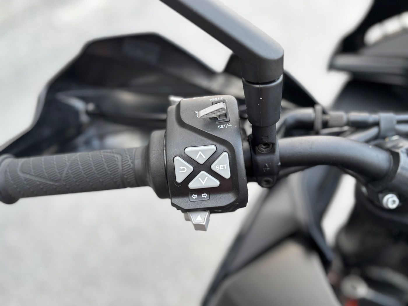 Fahrzeugabbildung KTM 890 SMT Modell 2023