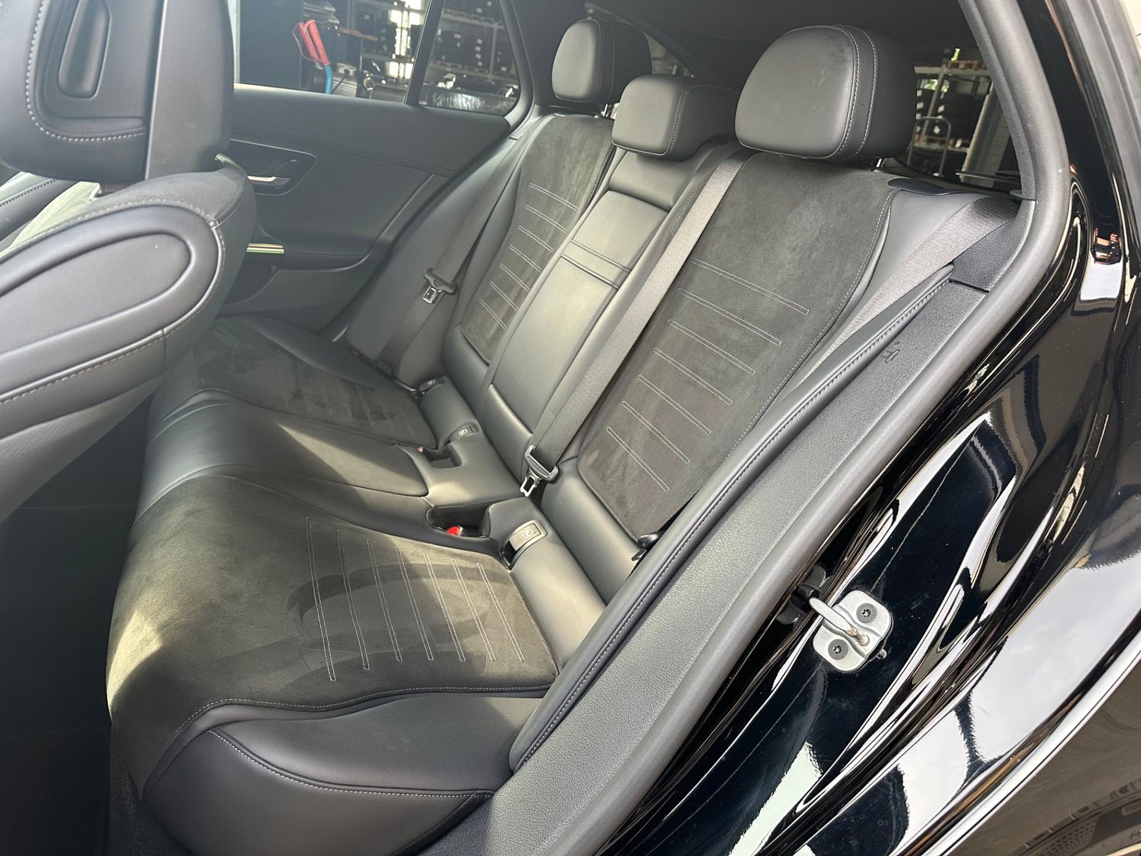 Fahrzeugabbildung Mercedes-Benz C 220 d T AMG-Line NAV+LED+AHK+KAM+SHZ+KEYLESS
