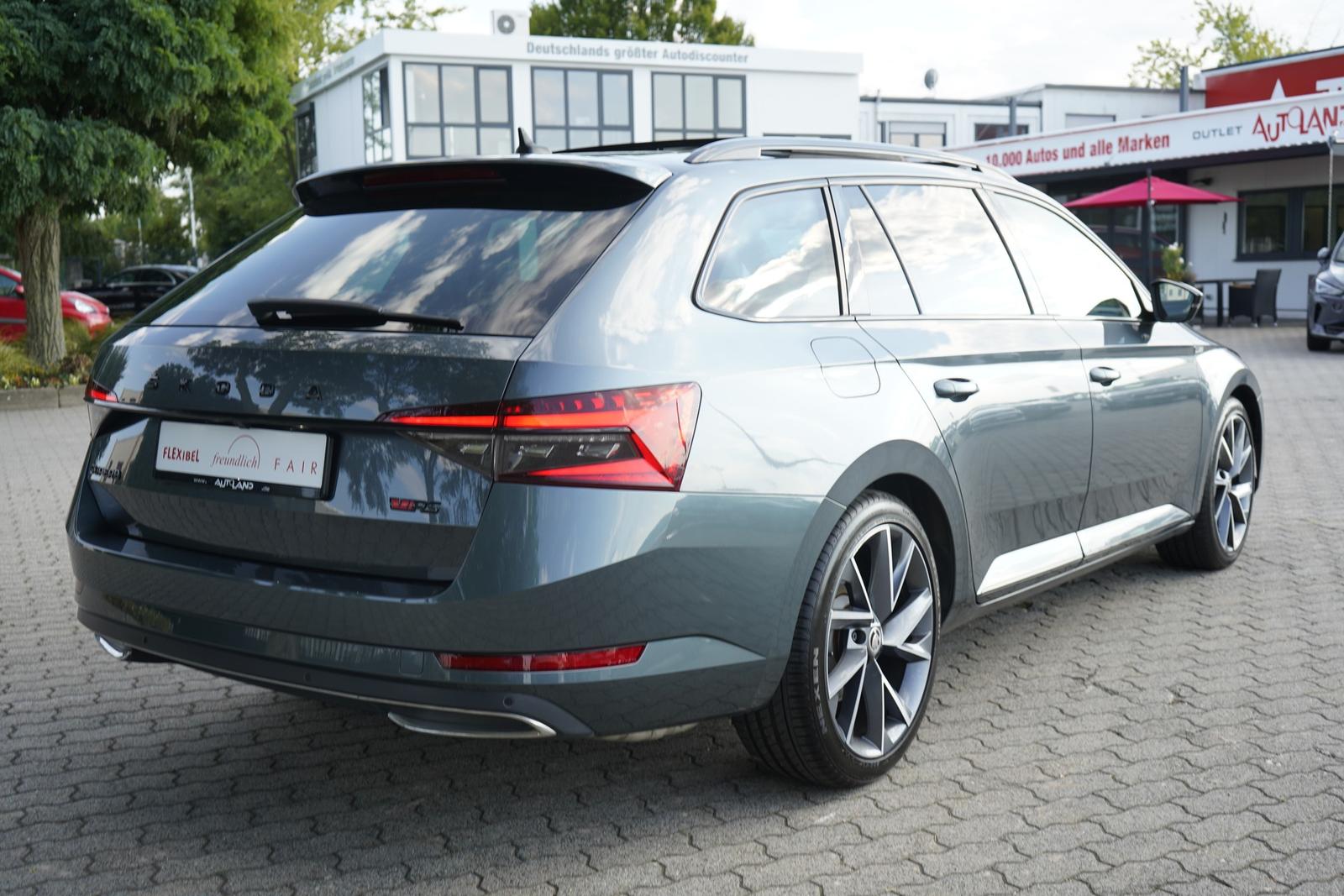 Skoda Superb Combi 2.0TSI Sportline DSG LED Panorama