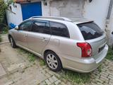 Toyota Avensis Combi 2,2-l-D-CAT Team Team - Toyota Avensis: Team