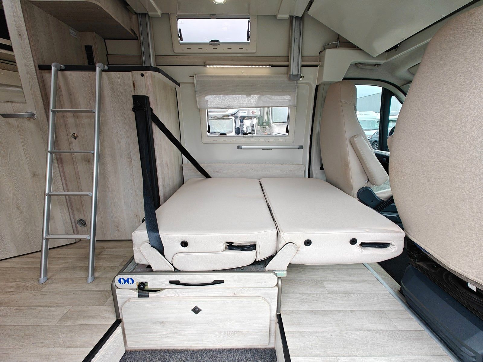 Fahrzeugabbildung Karmann Dexter 550 - Hubdach, Autom., Markise, Lithium -