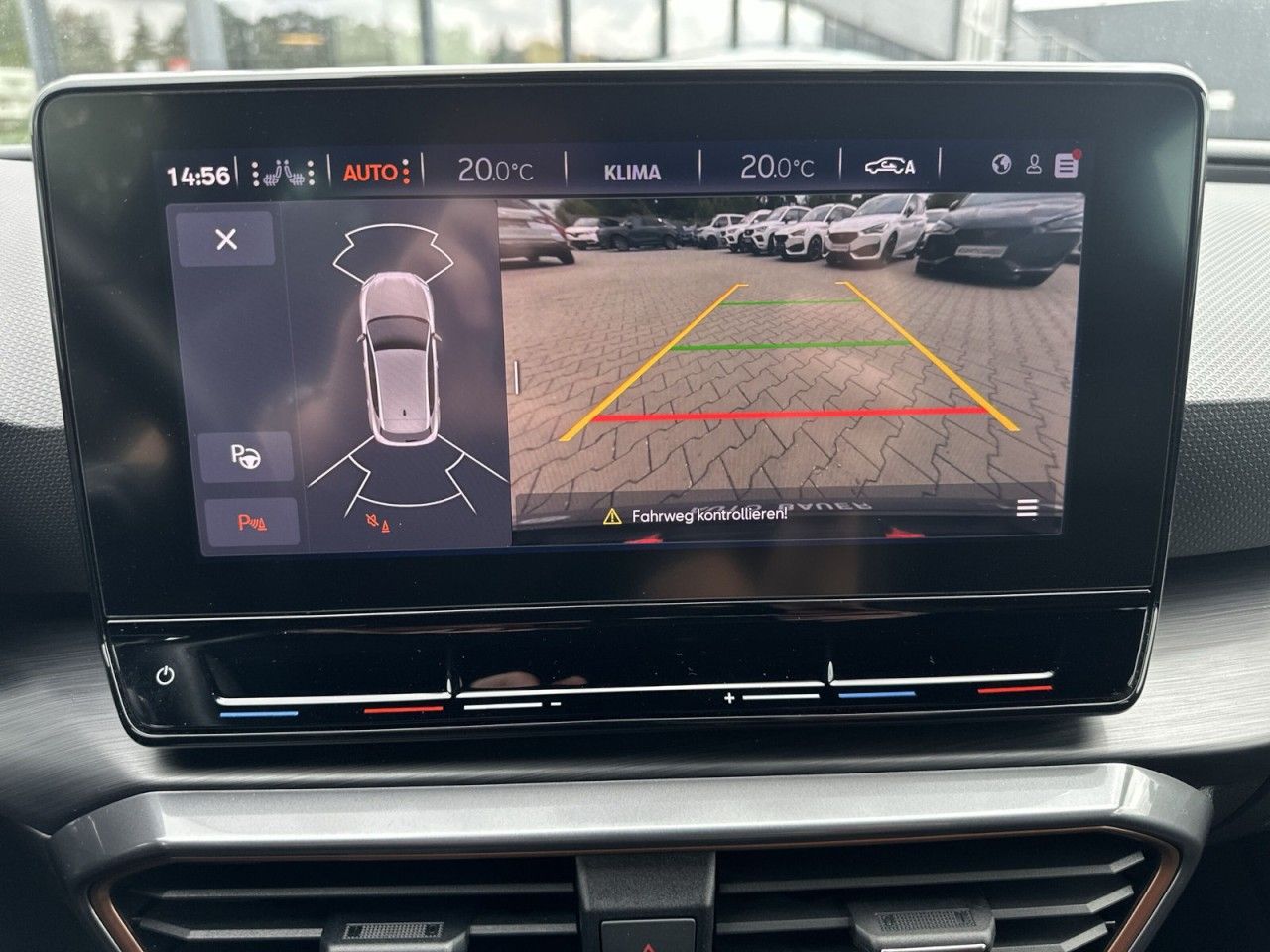 Fahrzeugabbildung CUPRA Leon VZ 2.0TSI 300 PS DSG*KW-Gewinde*Cam* - mit KI generiert/bearbeitet