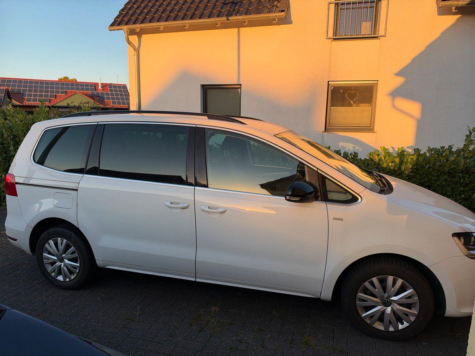 Volkswagen Sharan 2012 — rear view
