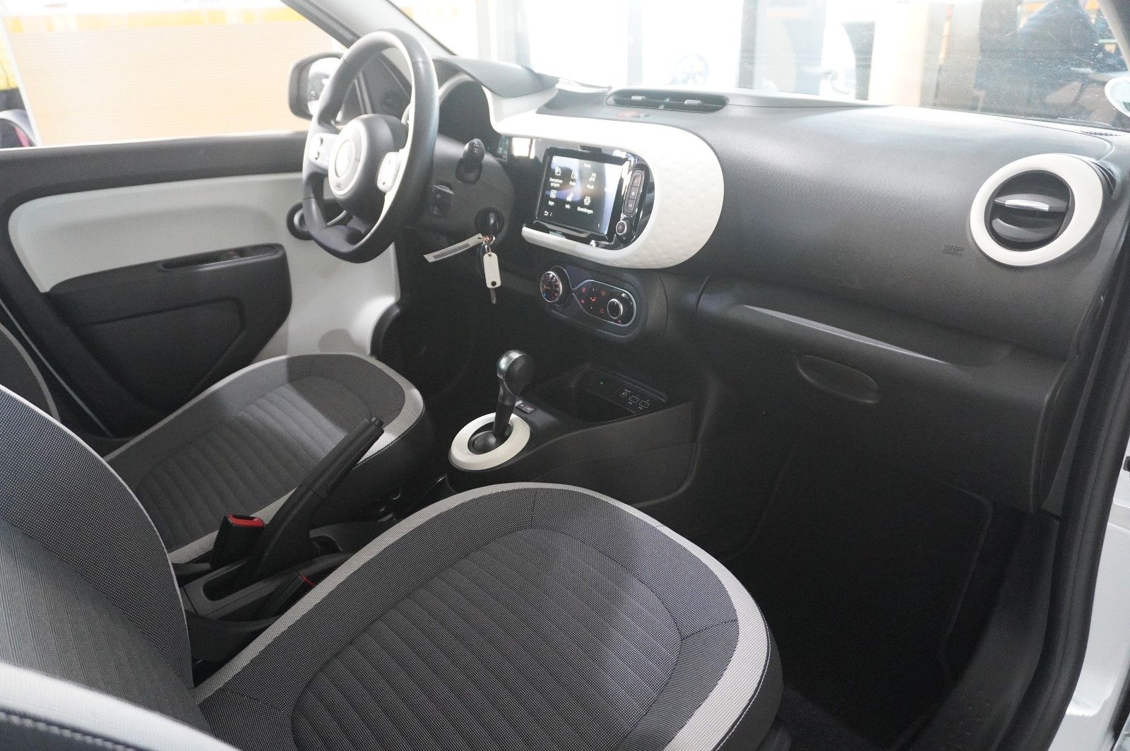 Fahrzeugabbildung Renault Twingo Zen Electric NAVI/LED/USB/TOUCH/DAB/SPORT