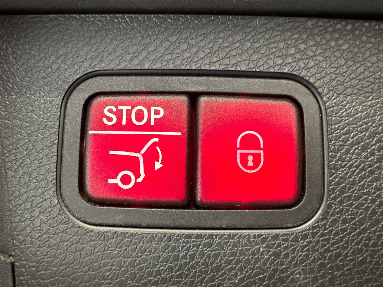 Fahrzeugabbildung Mercedes-Benz E 300de T AMG Line NAV+LED+ACC+KAMERA+HUD+AHK+PP