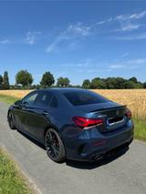 Mercedes-Benz A 35 AMG Mercedes-AMG Limousine  - : Blau, Mercedes