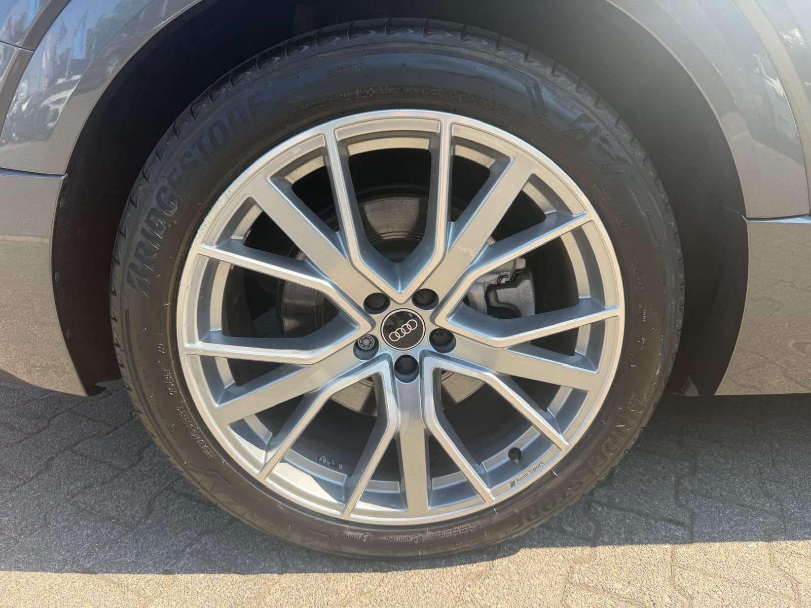 Fahrzeugabbildung Audi e-tron 55 QUATT 2X S LINE LUFT+LED+SHZ+NAVI+AHK+