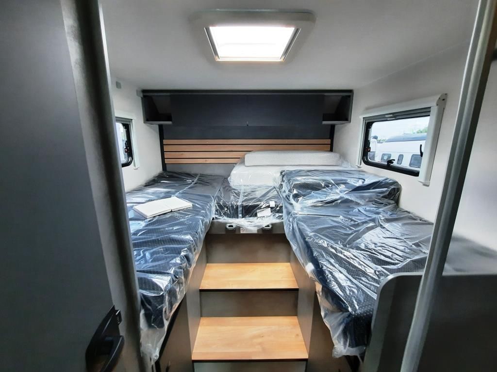 Fahrzeug Übersicht 10 Fahrzeugabbildung Crosscamp EXPDN 7.4 E Verfüg./Sparen 3.779,- €