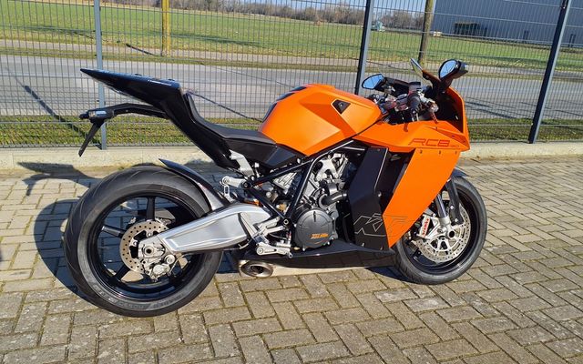 KTM RC 8 1190 RC8 + HELM