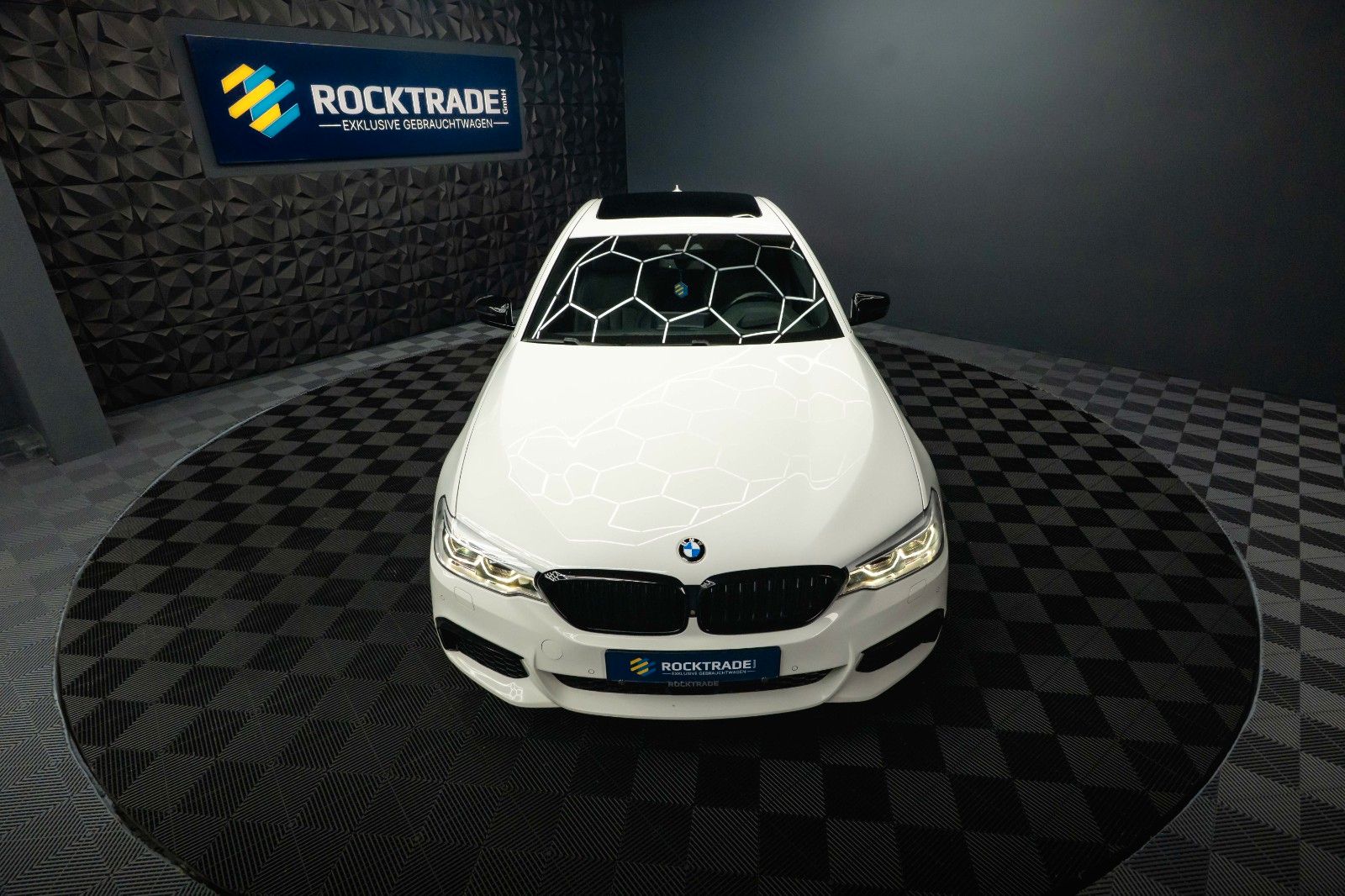 Fahrzeugabbildung BMW M550 i xDrive M-Performance Shadow *ACC*LED*360*