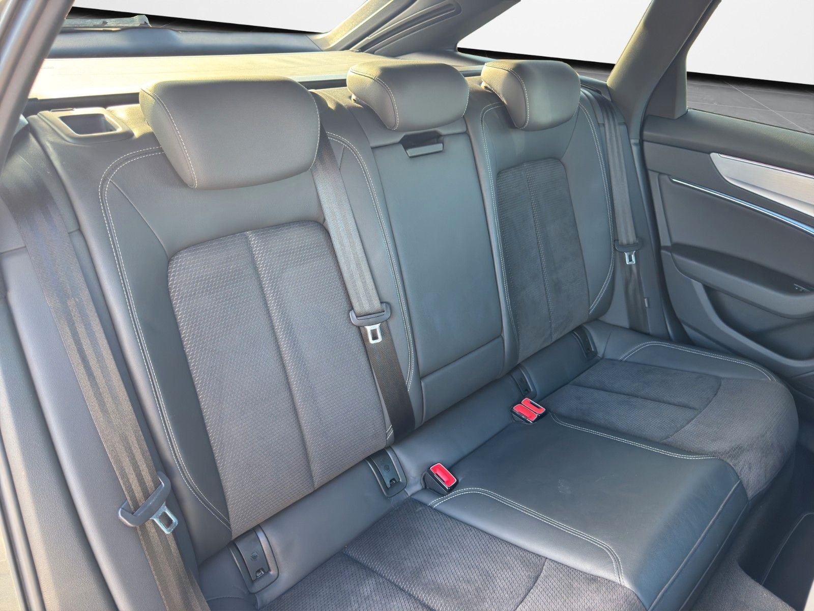 Fahrzeugabbildung Audi S6 AVANT MATRIX LED AHK KAM 20" MEMORY