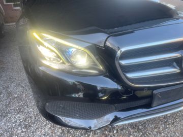 Mercedes E 200 - 4