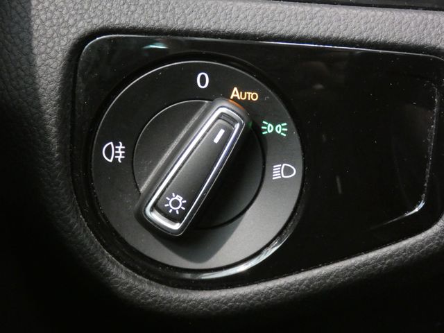 Golf VII 2.0 TDI IQ.DRIVE R-LINE DSG ACC STHZ