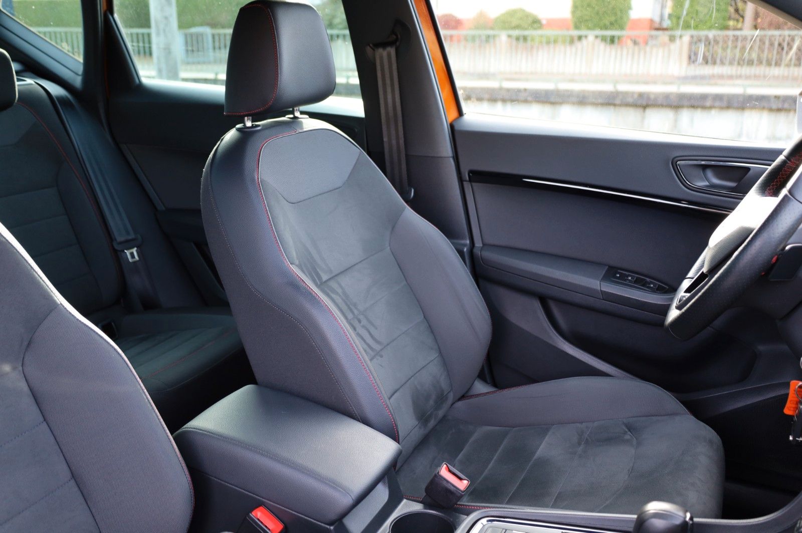 Fahrzeugabbildung SEAT Ateca FR 1,5 TSI DSG *AHZV *DAB*Navi*Winterpaket