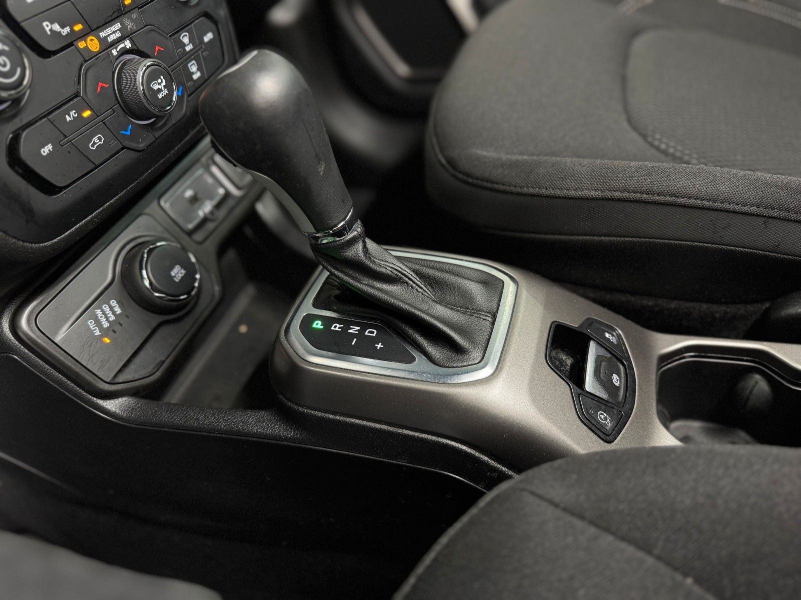 Fahrzeugabbildung Jeep Renegade Limited S 4WD Technologie-Paket