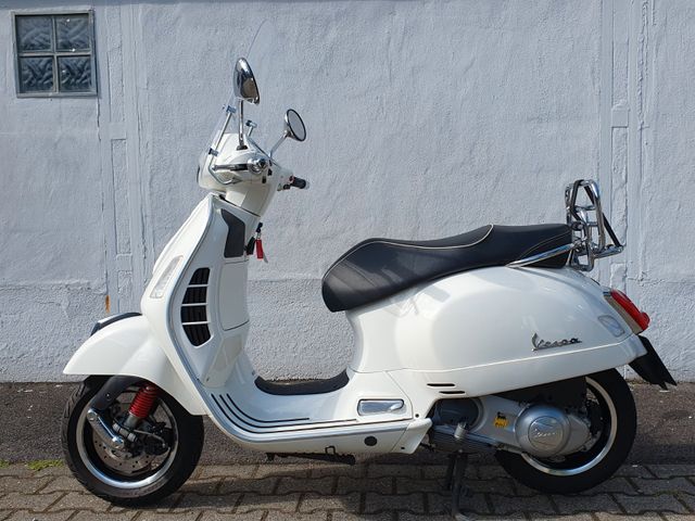 Vespa GTS 300