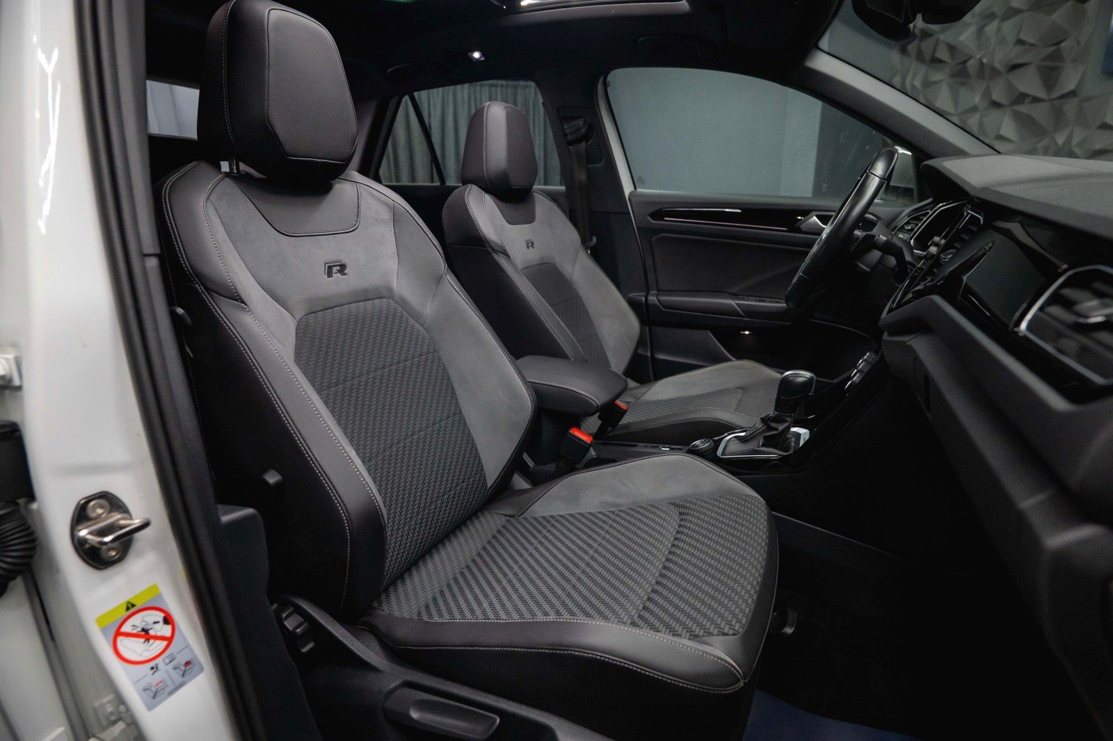 Fahrzeugabbildung Volkswagen T-Roc R 4Motion Performance *ACC*DCC*Pano*LED*