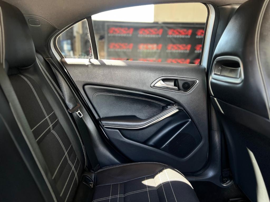 Mercedes-Benz A 220